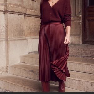 Aritzia Wilfred - high waisted pleated midi skirt in purple